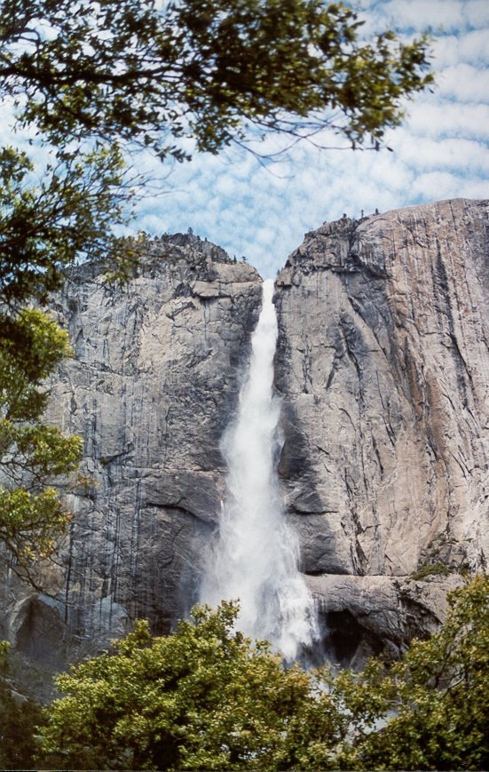 http://tedmuller.us/Outdoor/Waterfalls/JPG/Yosemite_Falls-1,CA.jpg